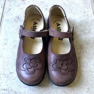 Aster brown leather shoes, 31 EU/ 1US.
